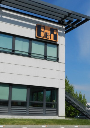 enseigne relief - 69800 saint priest.jpg