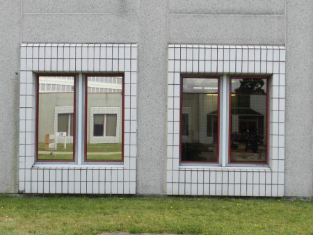 vitrage gauche équipé de film anti chaleur / vitrage droit vierge.JPG